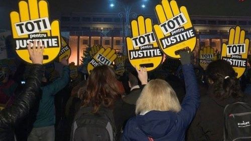 BREAKING Problemele României cu statul de drept menționate în raportul Comisiei Europene: legile justiției, funcționarea CNA, accesul la informații publice și excesul de ordonanțe de urgență/ Reacția societății civile a fost ”cheia” apărării statului de drept