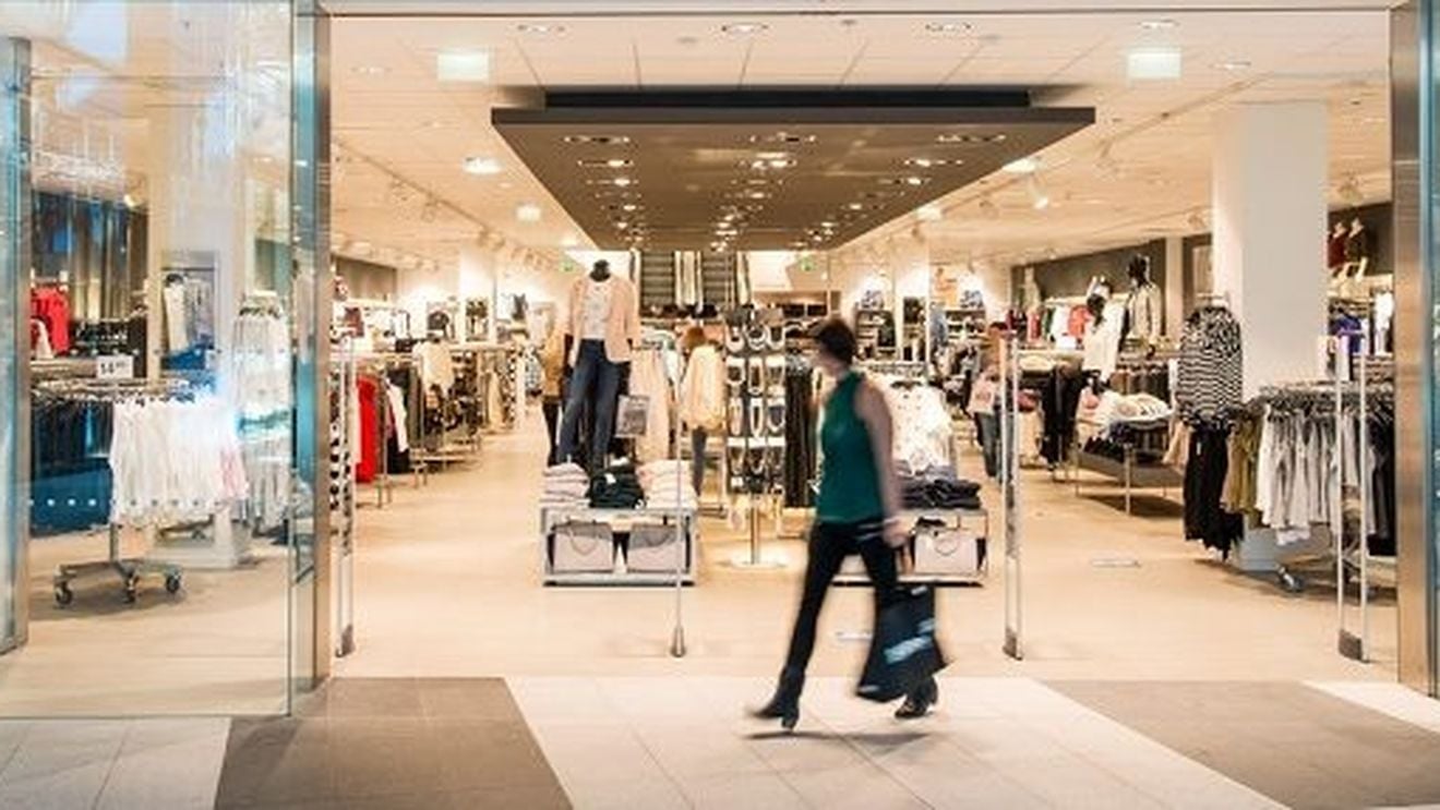 Retailerii din Marea Britanie au înregistrat în august cea mai slabă creştere a vânzărilor de la ridicarea restricţiilor legate de Covid-19
