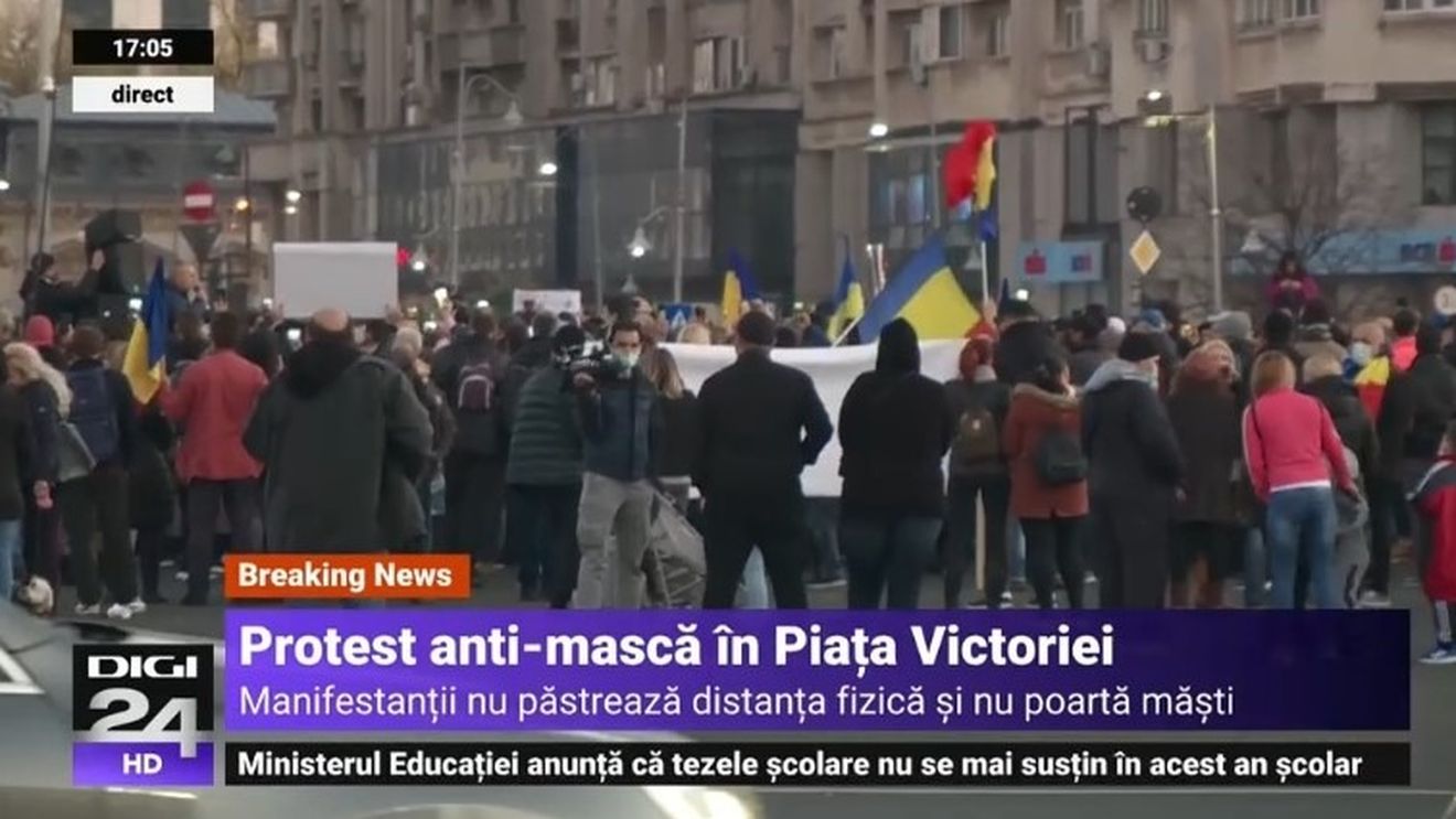 UPDATE Circa 400 de persoane protetestează în Piața Victoriei împotriva măștii, fără să respecte măsurile de distanțare socială