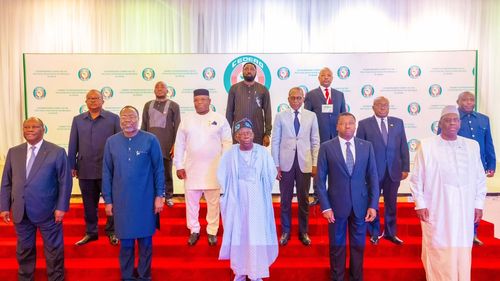 Șefii de stat din Africa de Vest, undă verde pentru ca o operațiune militară ECOWAS „să înceapă cât mai curând posibil”, pentru a restabili ordinea constituţională în Niger