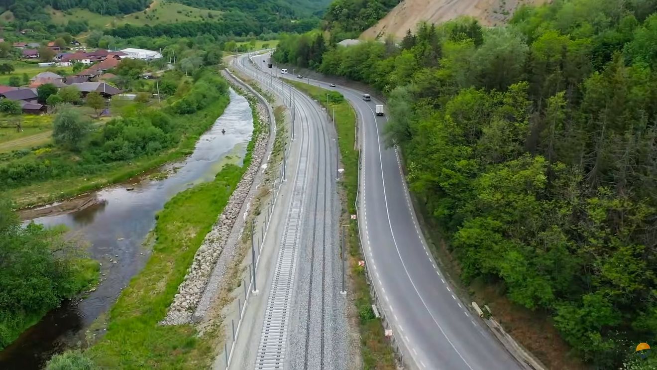 Trenuri de lucru circulă deja pe tronsonul de 67 de kilometri Cluj–Poieni, cea mai avansată secțiune a noii căi ferate Cluj-Oradea