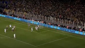 UEFA a deschis o anchetă după scandările pro-Putin ale fanilor echipei Fenerbahce, care a disputat un meci cu Dinamo Kiev