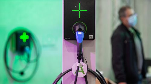 DOCUMENT Stadiul obiectivelor PNRR / 1 martie, termen pentru lansarea finanțărilor pentru autorități locale: mijloace de transport eco, puncte electrice de încărcare, locuințe sociale