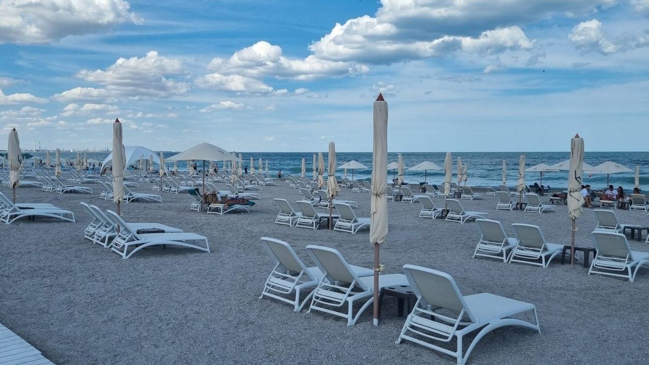 UPDATE Răzbunarea betoanelor: A venit nota de plată pentru Mamaia, după ce stațiunea s-a transformat în cartierul-buzunar al Constanței/ Hotelierii, sacrificați pentru blocuri pe plajă, în timp ce proprietarii apartamentelor de lux își fac concediile în altă parte/ De ce bate vântul pe litoralul românesc (GALERIE FOTO)