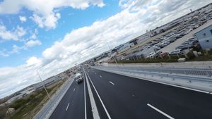 Sorin Grindeanu: Contractul pentru proiectarea şi execuţia primului lot de 33 km. al sectorului de Autostradă Paşcani-Suceava a fost atribuit unui constructor român, pentru suma de 3,06 miliarde de lei