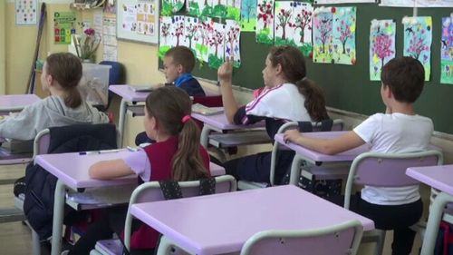 Ce au remarcat învățătorii la elevii români din clasele 1-4. Schimbarea influențată de telefoanele mobile