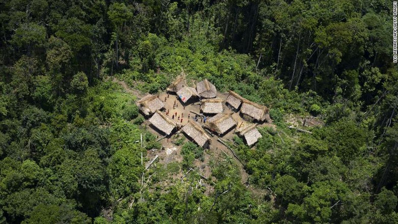 Trib de indigeni, lovit de epidemie. Un adolescent dintr-un trib amazonian a fost depistat cu Covid-19 și a murit la scurt timp