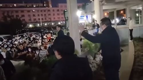 VIDEO Protest al studenților din Beijing împotriva măsurilor anti-Covid, un eveniment extrem de rar în capitala Chinei