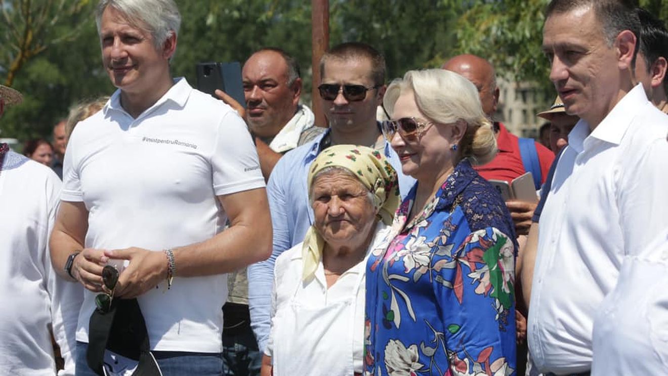 Băsescu: ”Tandemul PSD pentru prezidențiale, la lucru pentru recuperare de imagine; Teodorovici pentru Cotroceni, Dăncilă pentru Victoria. Vrea, nu vrea  partidul, asta e!”