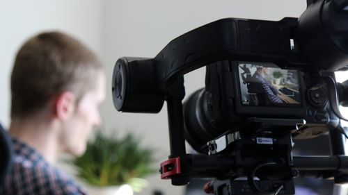 Bitdefender: O nouă cameră de supraveghere smart, model popular folosit pentru monitorizarea proprietăților, permite atacatorilor să spioneze oamenii
