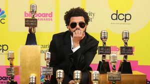 VIDEO O melodie generată de inteligența artificială cu vocile clonate ale lui Drake și The Weeknd este virală pe rețelele de socializare