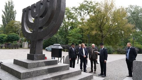 Babi (Babyn) Yar – Memorialul Holocaustului – capătă o nouă semnificație după declanșarea războiului de agresiune al Rusiei împotriva Ucrainei. 33.771 de evrei au fost executați în două zile de naziști acum 81 de ani