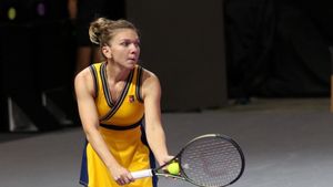 Simona Halep va juca finala Turneului Transylvania Open/ Emma Răducanu a fost eliminată de Marta Kostiuk pe care Halep a învins-o sâmbătă