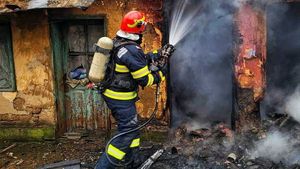 Un bărbat din Sibiu și-a incendiat șura și a intrat în ea, după ce a consumat alcool/ Bărbatul a fost găsit mort