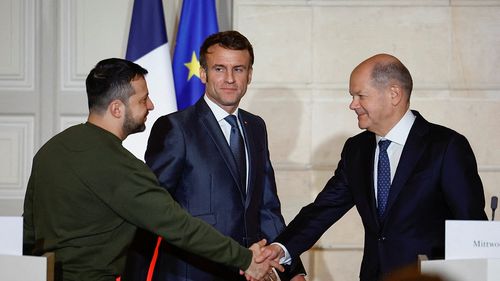 Zelenski discută la telefon cu liderii europeni despre planul de pace propus de Donald Trump care prevede de facto capitularea Ucrainei. Președintele Ucrainei vorbește cu Emmanuel Macron, Friedrich Merz și Keir Starmer