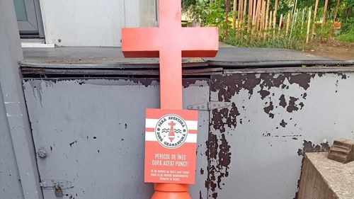 Geamanduri în formă de cruce, donate de Fundația SMURD / Salvamarii anunță că nu le vor monta / Arafat: E mai traumatizant să vezi un mort sau o resuscitare, decât o geamandură în larg