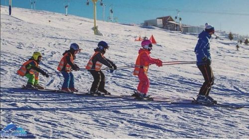 S-au deschis trei pârtii de schi din stațiunea Straja, printre puținele practicabile în această perioadă