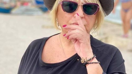 Artista Mirabela Dauer, audiată în dosarul generalului Zisu pentru că a beneficiat de un loc de veci: Mă doare că trebuie să îmi apăr demnitatea pentru un gest care ar trebui să fie înțeles prin prisma valorilor umane