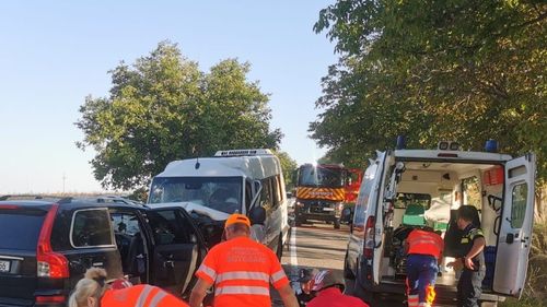 Accident cu opt persoane implicate, inclusiv minori, în Ialomița/ Patru copii și trei adulți au fost răniți / A fost activat Planul Roşu de Intervenţie