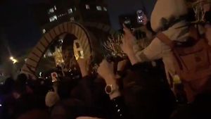 Revoltă în Iran / Președintele îndeamnă guvernul să asculte „cererile legitime” ale protestatarilor