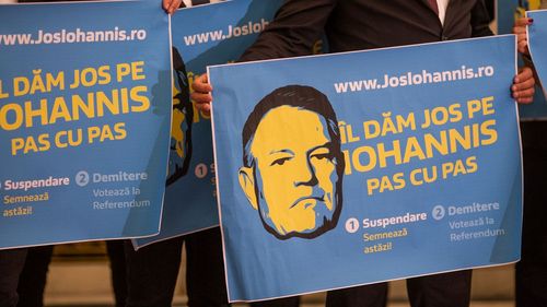 AUR: „Partidele sistemului şi-au dat mâna pentru a-l scăpa pe Klaus Iohannis de suspendare” / „Iohannis a împins PNL în braţele PSD ca să nu fie trimis de AUR în faţa poporului român!”