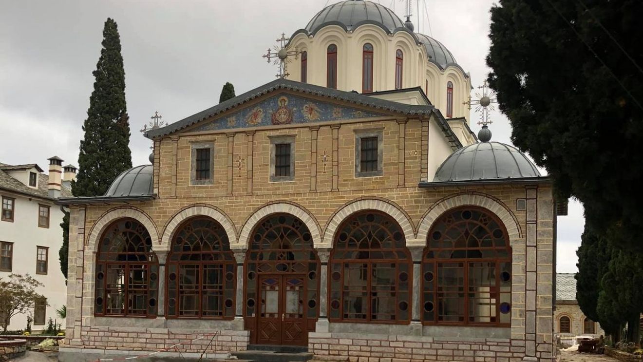 România va da aproape un milion de euro pe an schitului Prodromu din Grecia / Legea, inițiată de parlamentari de la toate partidele, cu excepția USR, a fost promulgată de președintele Iohannis / Inițiator: Și francezii dau patru milioane pe an pentru Catedrala Notre Dame din Paris