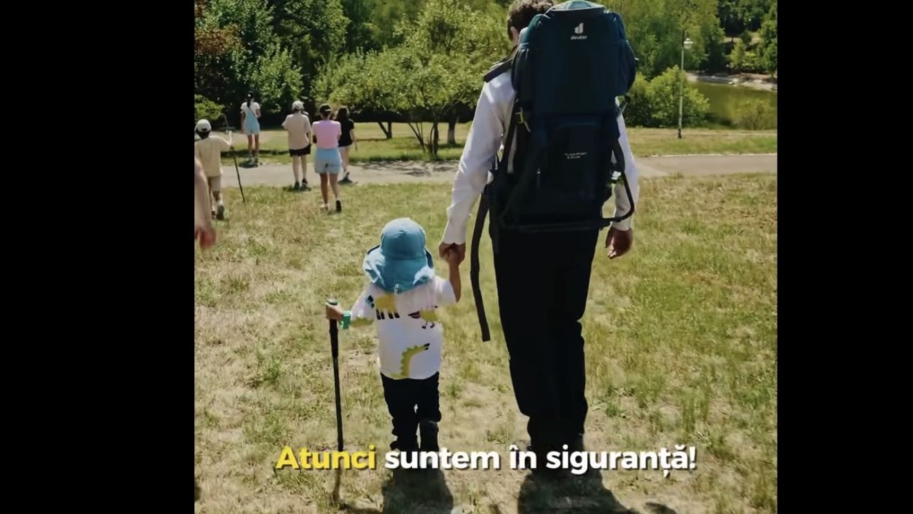 VIDEO Nicușor Dan, imagini inedite dintr-o drumeție, împreună cu copiii săi