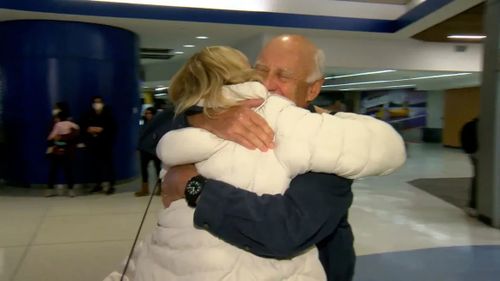 „Acesta este miracolul meu de Crăciun": Un american își întâlnește familia biologică la 75 de ani după ce a fost adoptat