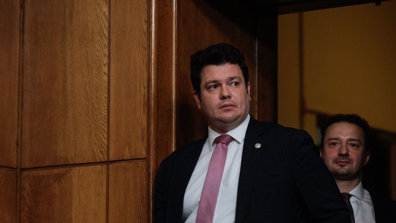 EXCLUSIV Compania de stat Nuclearelectrica: cumuluri uriașe de pensii-salarii, între 40.000 de lei și 117.000 de lei net lunar / Directorul Cosmin Ghiță: venituri de 2,29 milioane lei brut / Există ”ajutor social de pensionare” de 2-3 salarii de bază / Fiul lui Toni Greblă și o fotografă de nunți - printre angajați