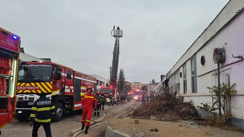 Incendiu puternic la fabrica Moldomobila, în Iași / Ar fi fost produs de o scânteie a dispozitivului de tăiere