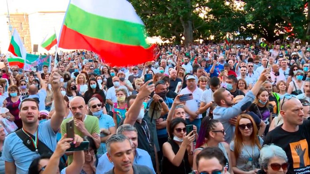 Bulgarii protestează împotriva ”statului din umbră”