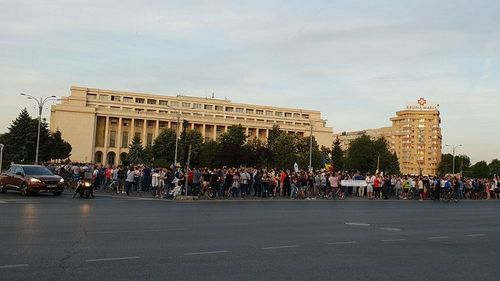 Angajații direcțiilor de Asistență Socială protestează 3 zile în Piața Victoriei, cerând salariile din luna septembrie: ”În noiembrie, alte 15 județe vor intra în incapacitate de plată”