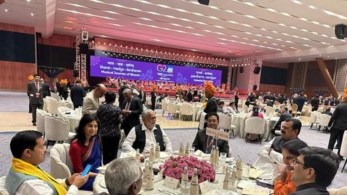 Cină modestă servită liderilor mondiali de la summitul G20: Practicant de yoga şi vegetarian convins, premierul Modi le-a prezentat oaspeţilor virtuţile meiului