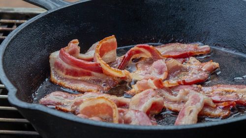 Unui american i-au fost găsite tenii în creier după ce a mâncat șuncă insuficient gătită