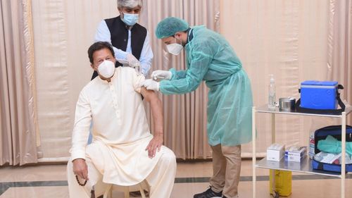 Premierul pakistanez Imran Khan, testat pozitiv la COVID-19 la două zile după ce a fost vaccinat