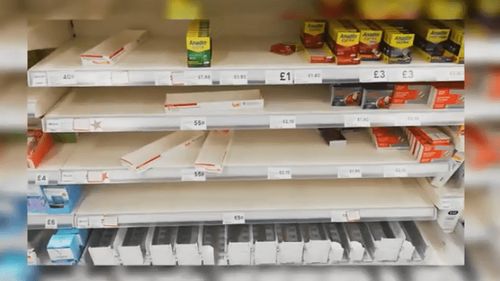 Panica generată de coronavirus în Marea Britanie a dus la golirea supermarketurilor/ Unele produse au fost raționalizate