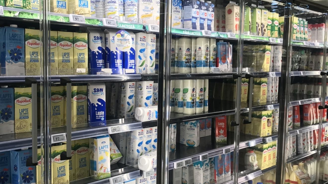 Consiliul Concurenței: 18 din cei 23 de procesatori din România au agreat voluntar reducerea prețului laptelui