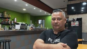 VIDEO | De la Sarmale la Tapas – Ep.8 | Românii comandă mici și ciorbă de perișoare, spaniolii tapas și … invers/ Ciprian, proprietarul unui restaurant din Zaragoza: „Sunt mese mixte, unii vor calamari, alții ciorbă de burtă. Și nu întotdeauna românii sunt cei care cer ciorba de burtă”