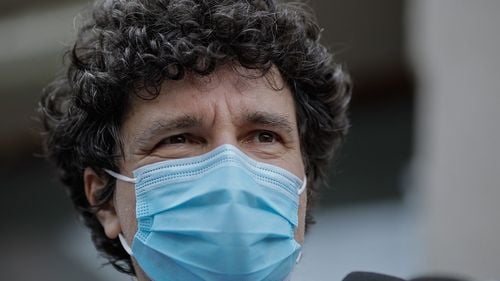 Scandalul dintre USR PLUS și Nicușor Dan se acutizează. Primarul general, amenințat cu plângere penală dacă nu îl demite pe directorul administrației spitalelor București, pentru „tentativa de trucare” a unui concurs