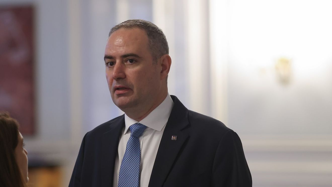 Cine este Alexandru Nazare, membru în CA al BNR, propus ministru al Finanțelor: propulsat de Anca Boagiu în politica la vârf, a mai fost ministru la Transporturi / A condus Ministerul Finanțelor 6 luni în Guvernul Cîțu / S-a opus în 2021 achiziției vaccinurilor anti-COVID