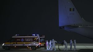 De ce nu a fost transferat direct în Belgia medicul care a încercat să salveze pacienții din incendiul de la Spitalul din Piatra Neamț. Ludovic Orban: Să știți că nu a fost deloc ușor să obținem acordul Spitalului Militar Regina Astrid