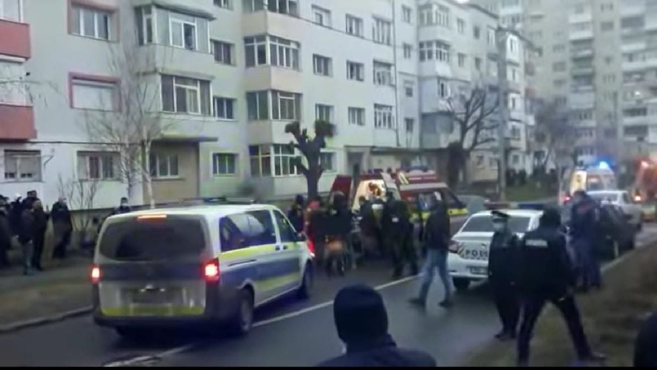 Familia uneia dintre victimele criminalului de la Onești cere daune de 2 milioane de euro de la polițiștii implicați în operațiunea de salvare, conducerea Poliției și a Ministerului de Interne