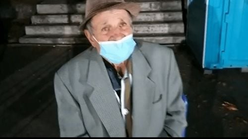 Pacienți în vârstă, suspecți de COVID, lăsați să aștepte până la 14 ore în curtea Spitalului Județean Neamț