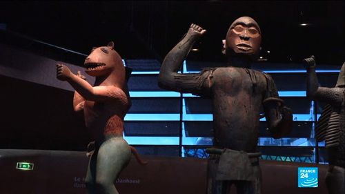 Franţa restituie Beninului 26 de opere de artă regale furate de trupele coloniale