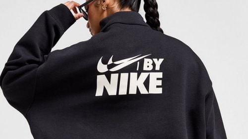 Bluze dama – completează-ți lookul pentru fiecare ocazie cu JD Sports