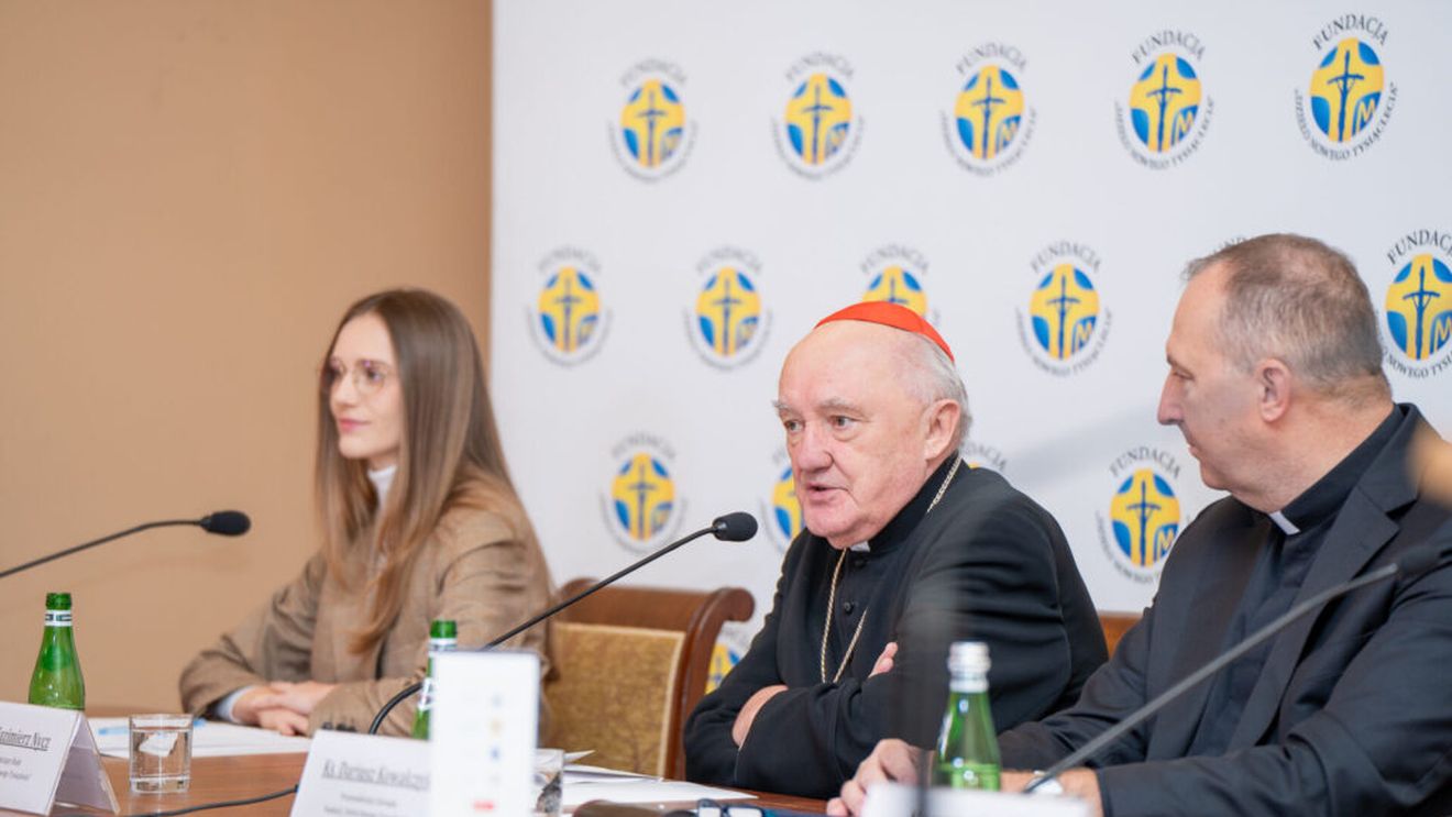 Cursurile de religie din școli ar trebui să fie obligatorii pentru toți elevii, spune un cardinal polonez de frunte