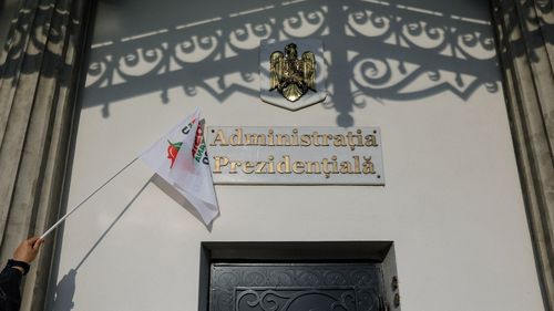 Într-un proces cu un dezvoltator imobiliar lansat în afaceri cu o firmă de masaj erotic, Administrația Prezidențială a obținut ședință secretă ”întrucât se vor spune anumite chestiuni care trebuie să rămână nepublice”