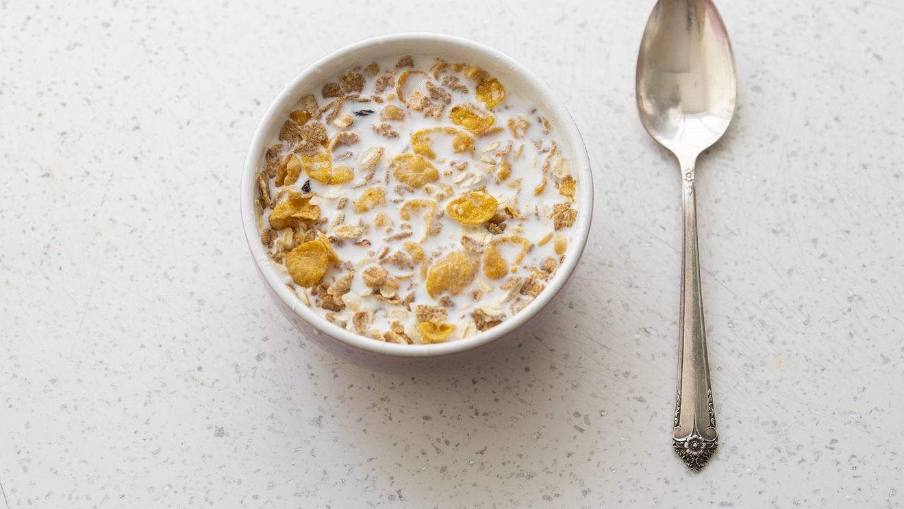 Șeful Kellogg's, criticat dur de americani după ce a sugerat că familiile sărace ar trebui să mănânce "cereale la cină"/ "Oferiți puiului o seară liberă", spune și reclama firmei/ Prețul cerealelor a crescut cu 28% în ultimii patru ani