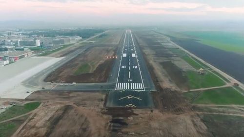 Aeroportul din Bacău s-a redeschis după două luni și are o nouă pistă