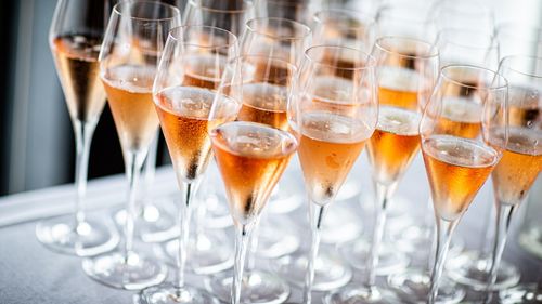 Războiul șampaniei declanșat de Rusia: ministrul Agriculturii de la Paris anunță că ”doar Franţa produce adevărata şampanie”